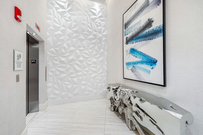 Building Photo - 1155 N Gulfstream Ave