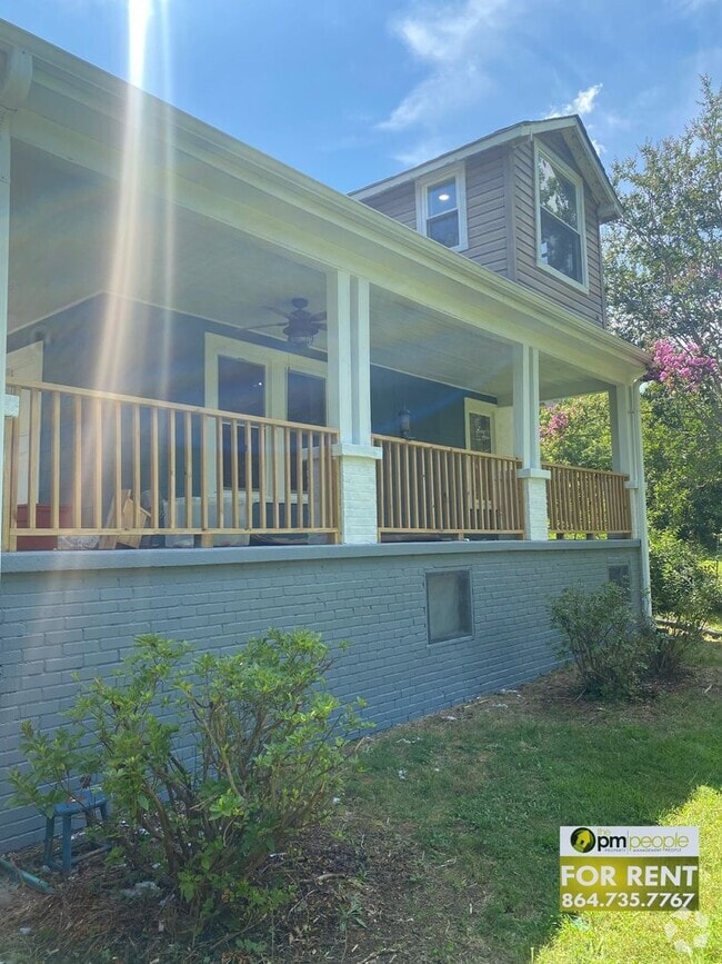 Building Photo - Beautiful Property with 3/1.5 Home!