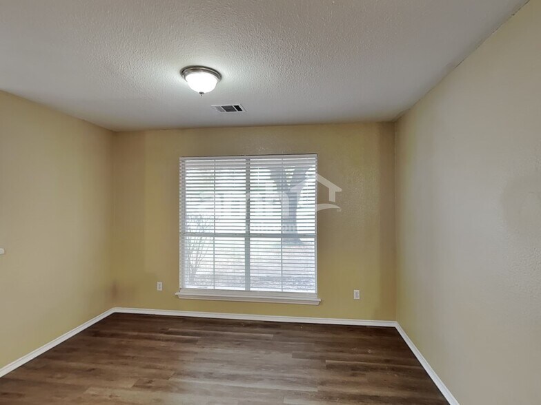 Building Photo - 1237 Vincent Pl