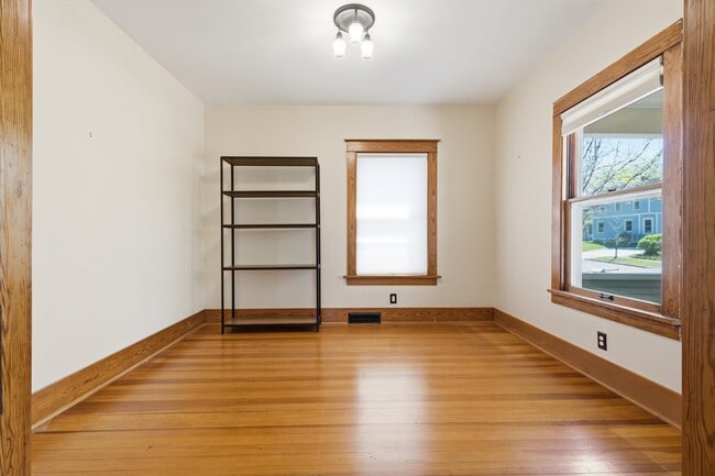 Building Photo - 1154 Hotz Ave