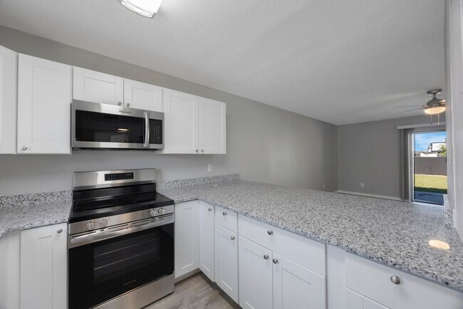 Building Photo - Newly Renovated 2 bedroom 2 bath within wa...