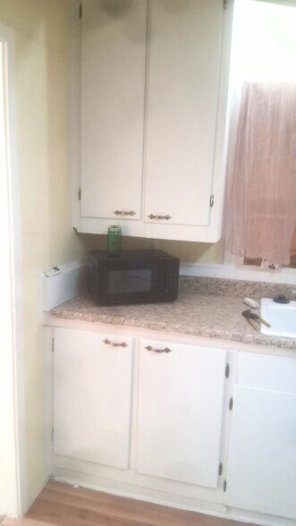 Building Photo - 203 N 13th St