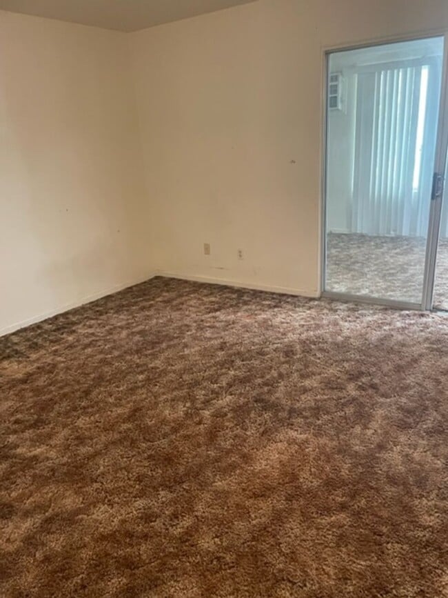 Building Photo - 2 BEDROOM 2 BATH (55+COMMUNITY)