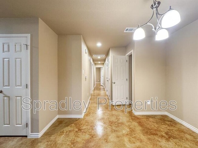 Building Photo - 1040B Edwards Dr