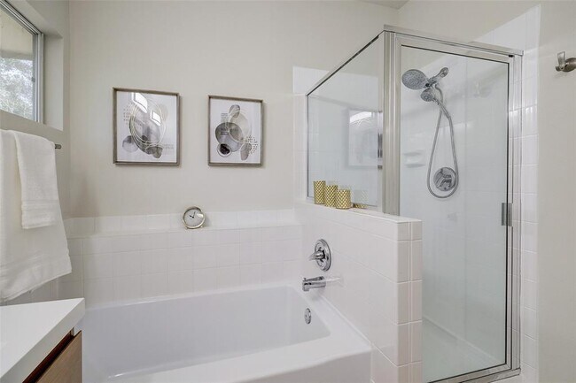 Building Photo - 43 S Avonlea Cir