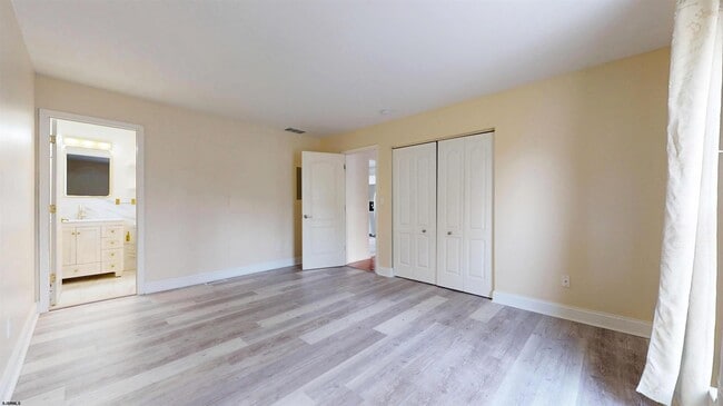 Building Photo - 450 Redwood Ave