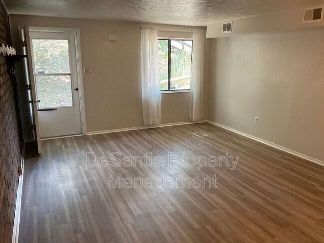 Building Photo - 446 Crosby Drive