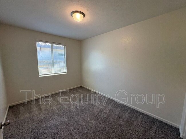 Building Photo - 918 W Sedona Ave