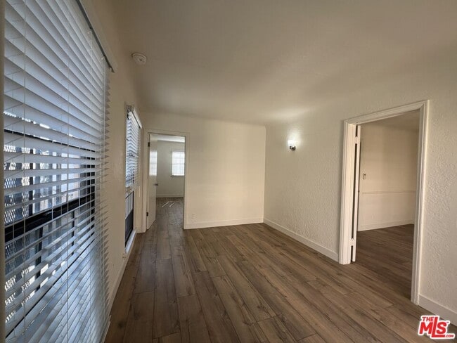 Building Photo - 4956 S San Vicente Blvd