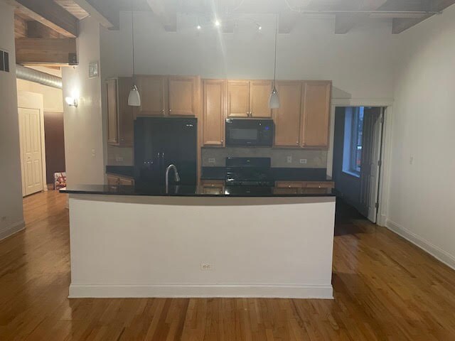 Building Photo - 500 N Damen Ave