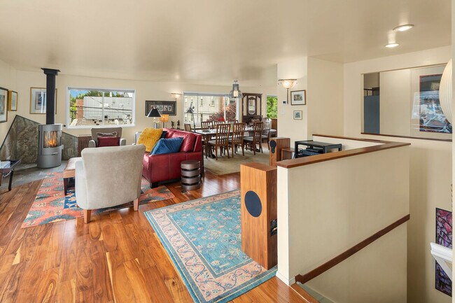 Building Photo - 401 W Galer St