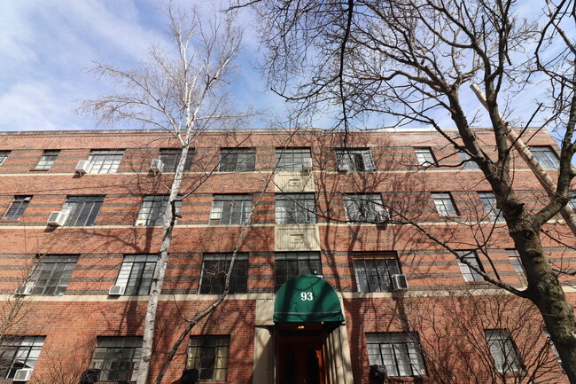 Building Photo - 93 Strathmore Rd