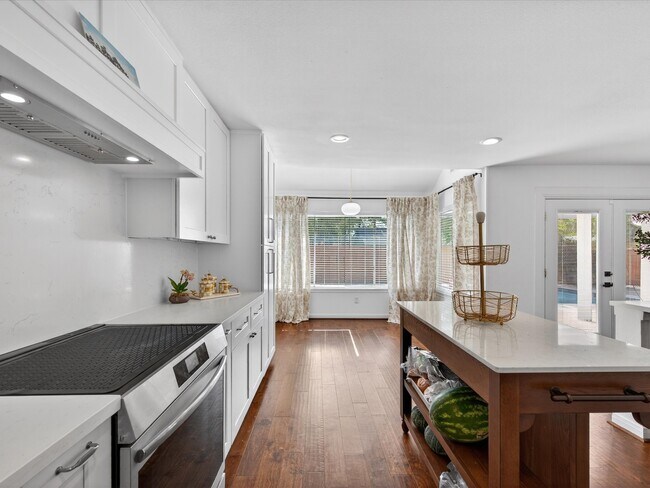 Building Photo - 1676 Beaconshire