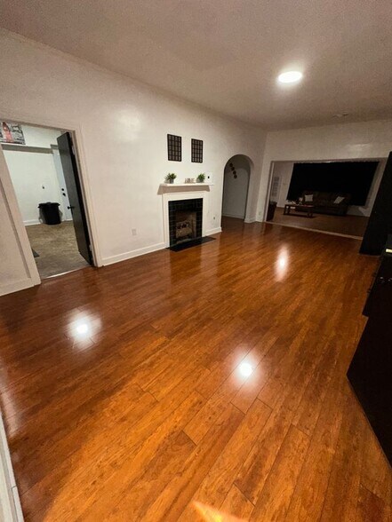 Building Photo - 1131 Eastview St