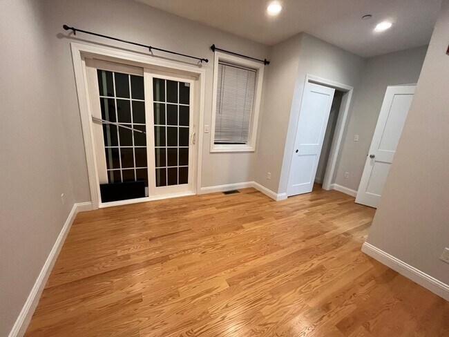 Building Photo - 373 Dorchester St