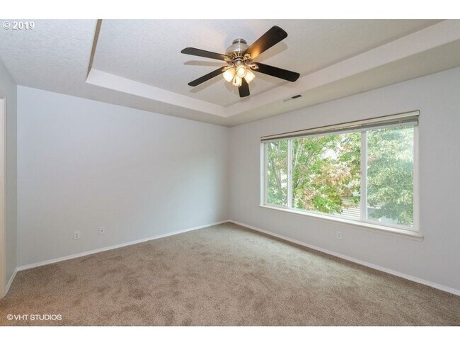 Building Photo - 3Bd/2.5Ba in a Well-Liked Bethany Neighborhood ~ Washer/Dryer Included with 2 Car Garage and Fenc...