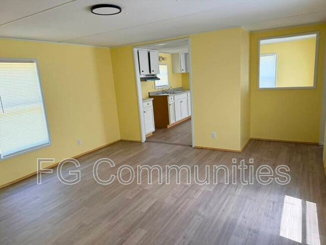 Building Photo - 112 Laurin Dr