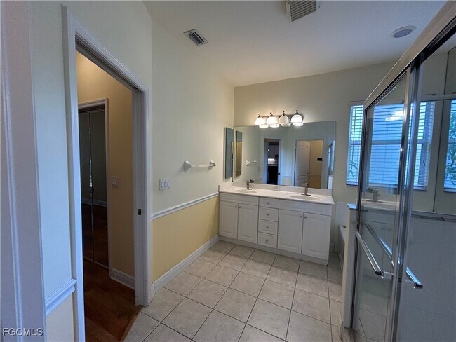 Building Photo - 9947 Colonial Walk N