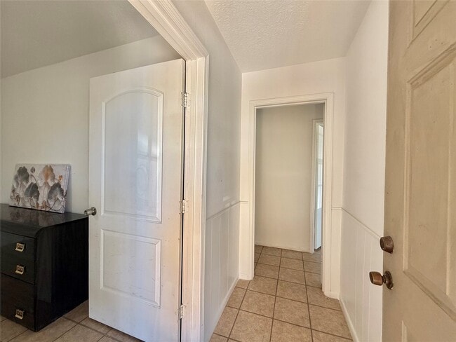 Building Photo - 8906 Leader St