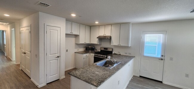 Building Photo - Thea Meadows-4-bedroom, 2 baths