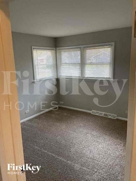 Building Photo - 1355 S Oakland Ave