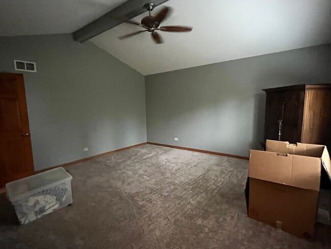Building Photo - 556 Beaconsfield Ave