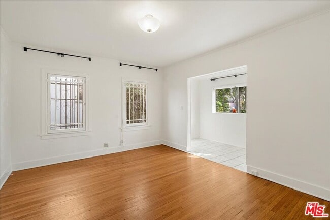 Building Photo - 715 N Harper Ave