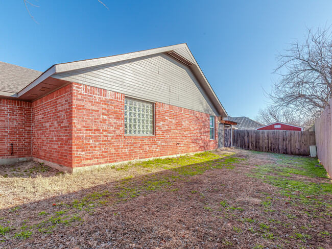 Building Photo - 4612 Midway Dr