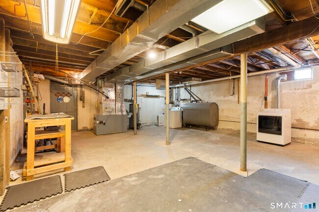 Building Photo - 338 Kenwood Ave