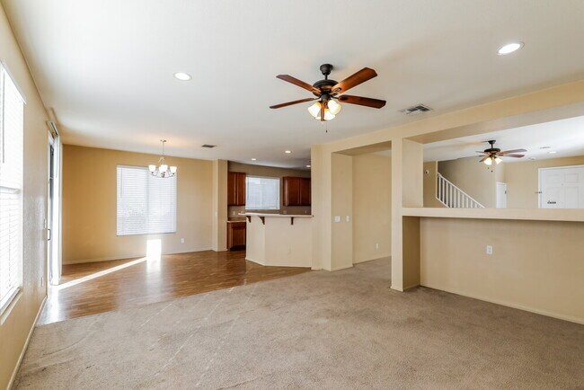 Building Photo - 1316 S Flaxseed Dr