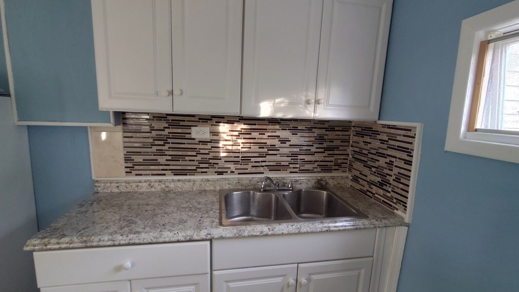 Building Photo - 618 Deacon St