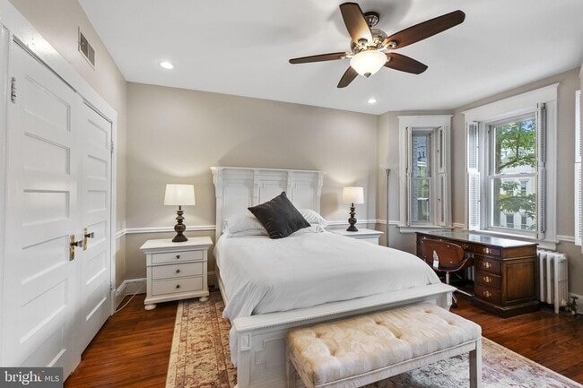 Building Photo - 145 D St SE