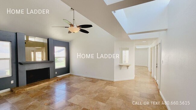 Building Photo - Spacious Townhouse in Tempe!