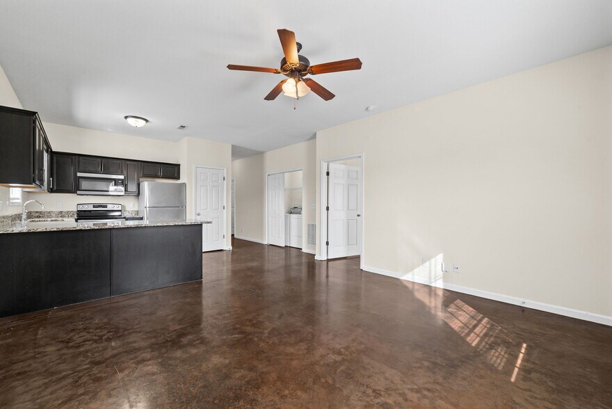 Building Photo - 109 Holland Dr