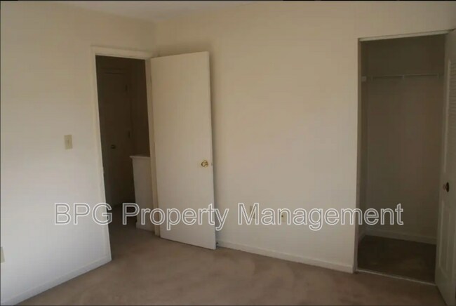 Building Photo - 605 Hamlet Ave