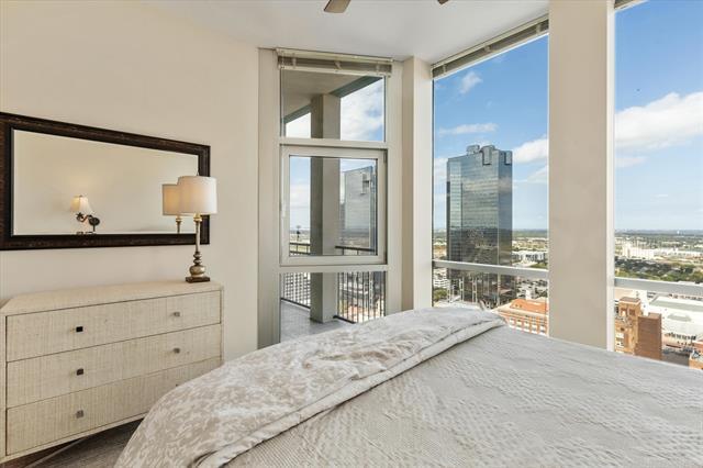 Building Photo - 500 Throckmorton St