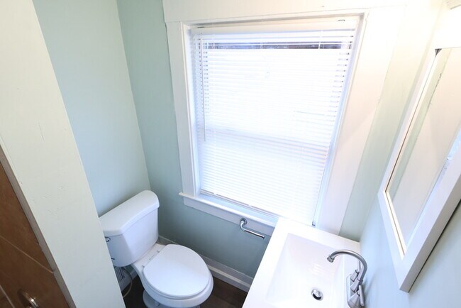 Building Photo - 555 Brittain Rd