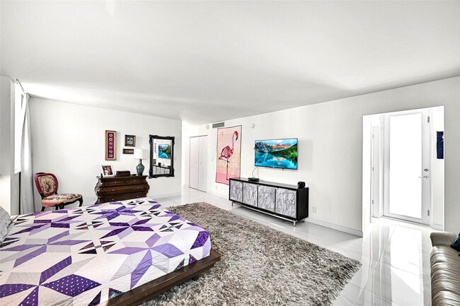 Building Photo - 1880 S Ocean Dr