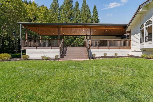 Building Photo - 1121 Douglas Ct