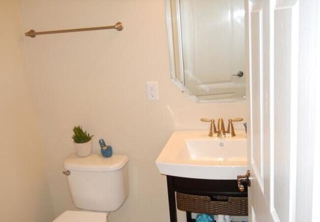 Building Photo - Mesmerizing Single-Family Home | 2 BR/2BA | Amenities: Pool| In St. Augustine