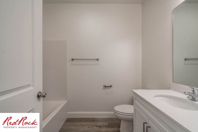 Building Photo - Spacious 3 Bedroom Unit in Desert Color With Pool & Lagoon Access