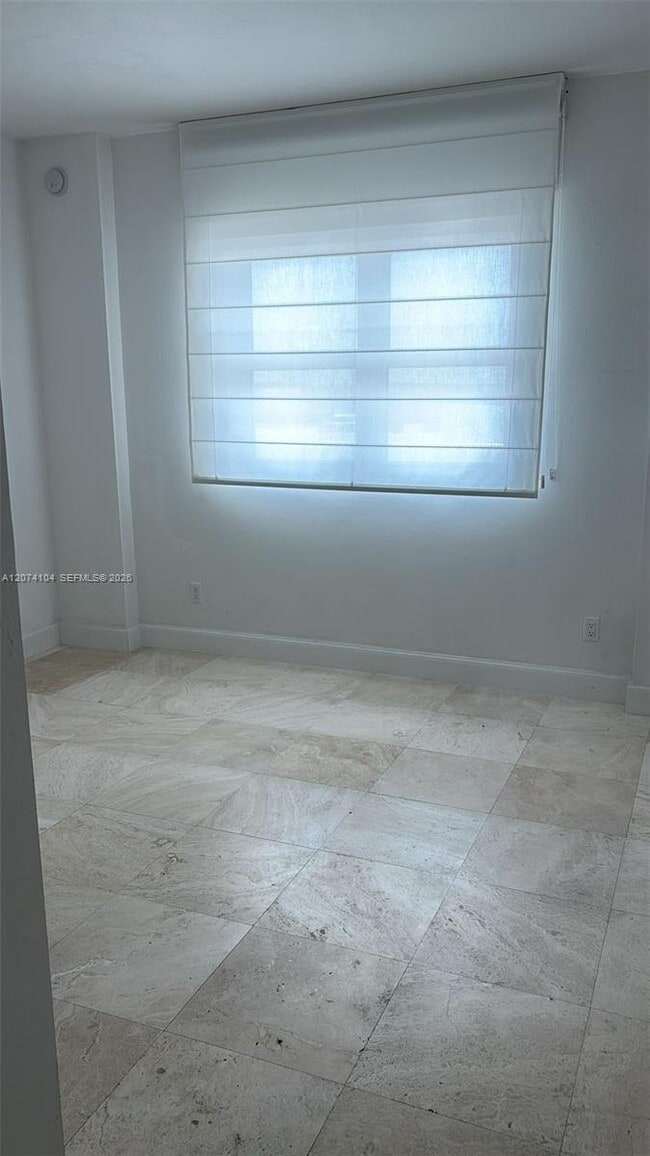 Building Photo - 14951 Royal Oaks Ln