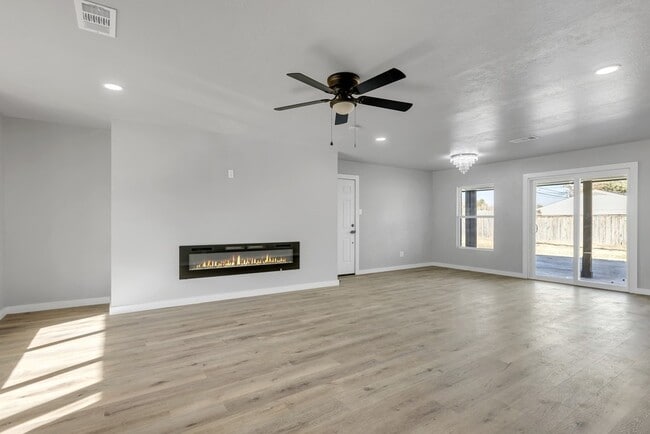 Building Photo - 1426 Cumberland Rd