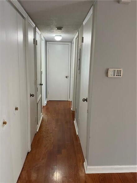 Building Photo - 3175 7 Pines Ct NW