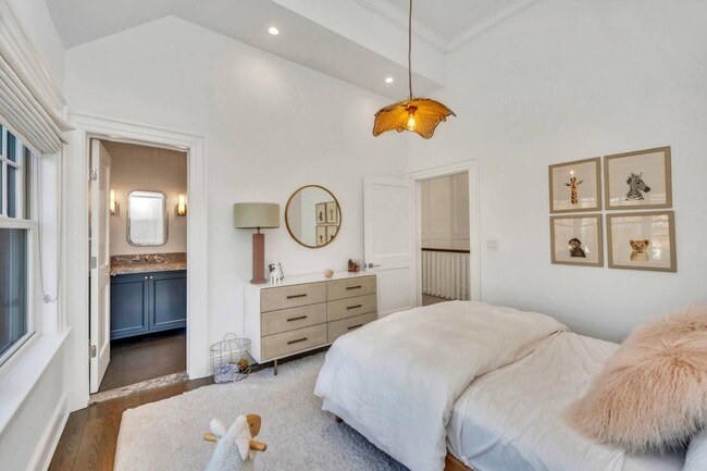 Building Photo - 21 Barn Ln