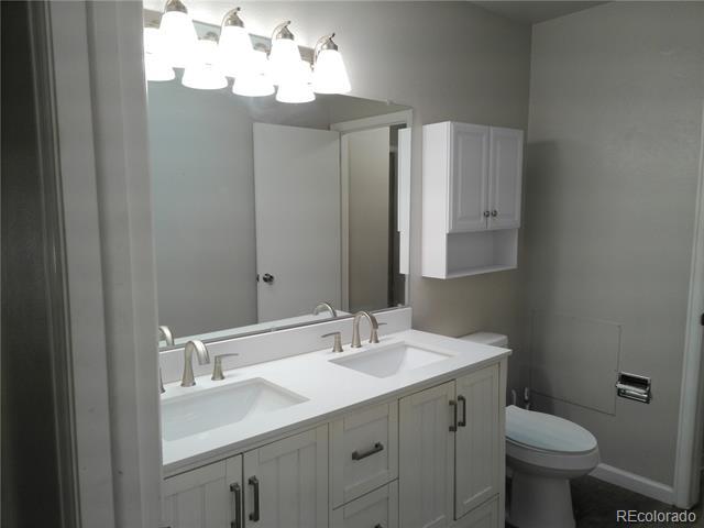 Building Photo - 5030 Montebello Pl