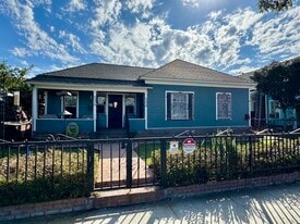 Building Photo - 534 E 19th St