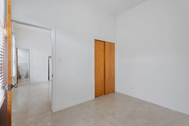 Building Photo - 546 Green St