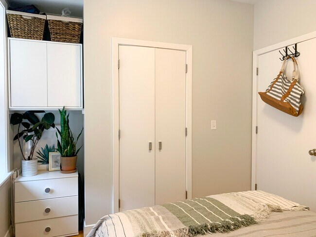 Building Photo - 33 Anderson St