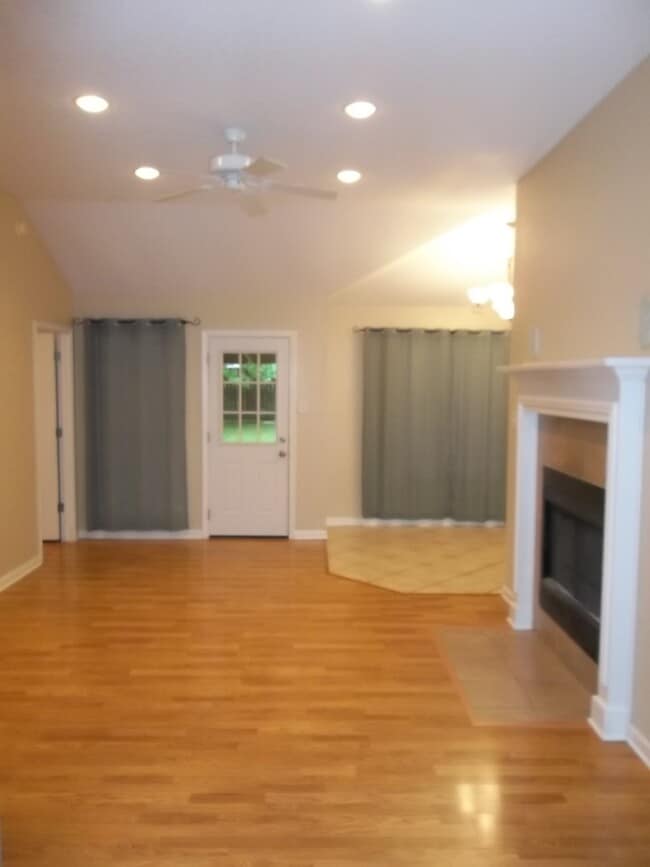 Building Photo - 3 BEDROOM, 2 BATH, BELTON ISD